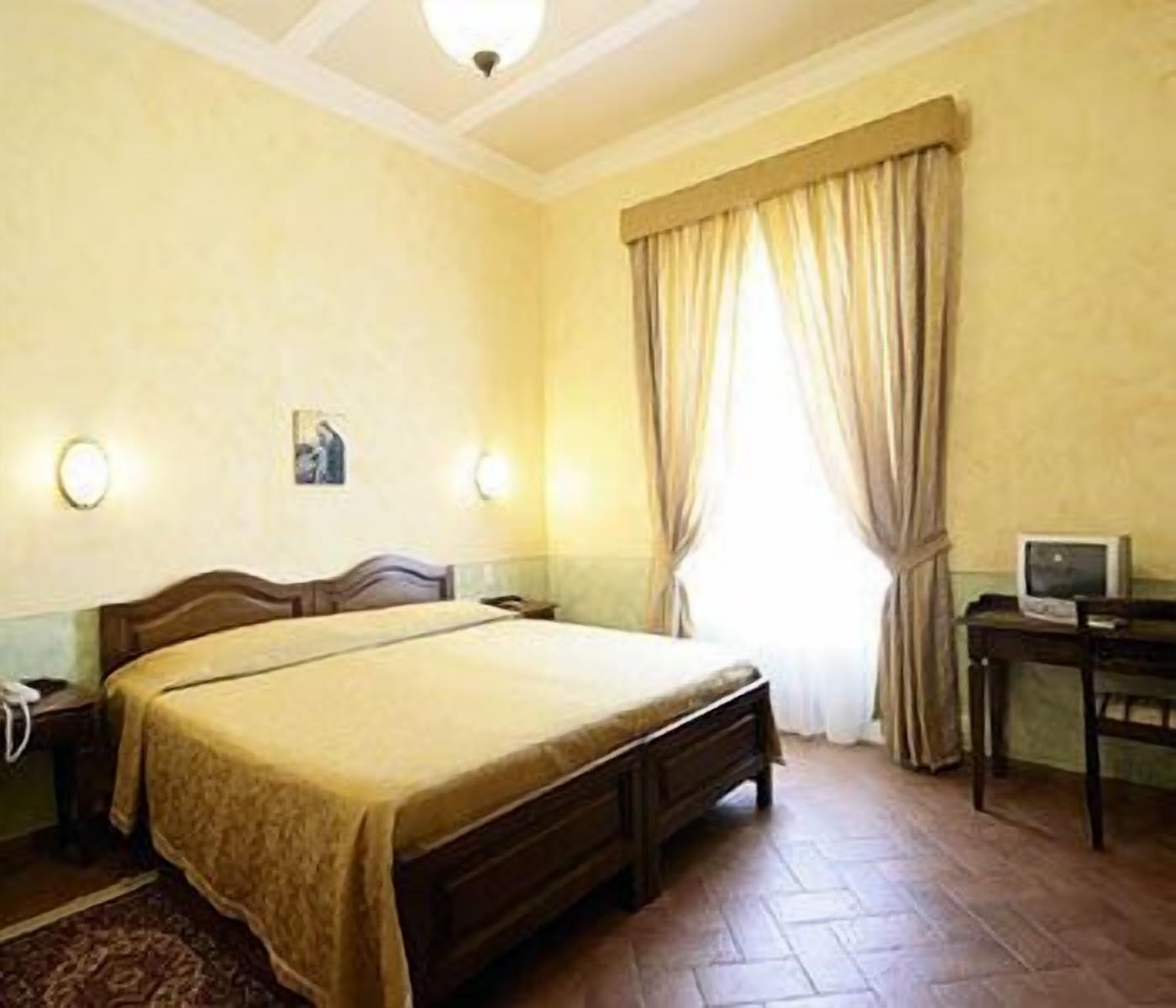 Hotel Oasi Neumann Кортона Екстериор снимка