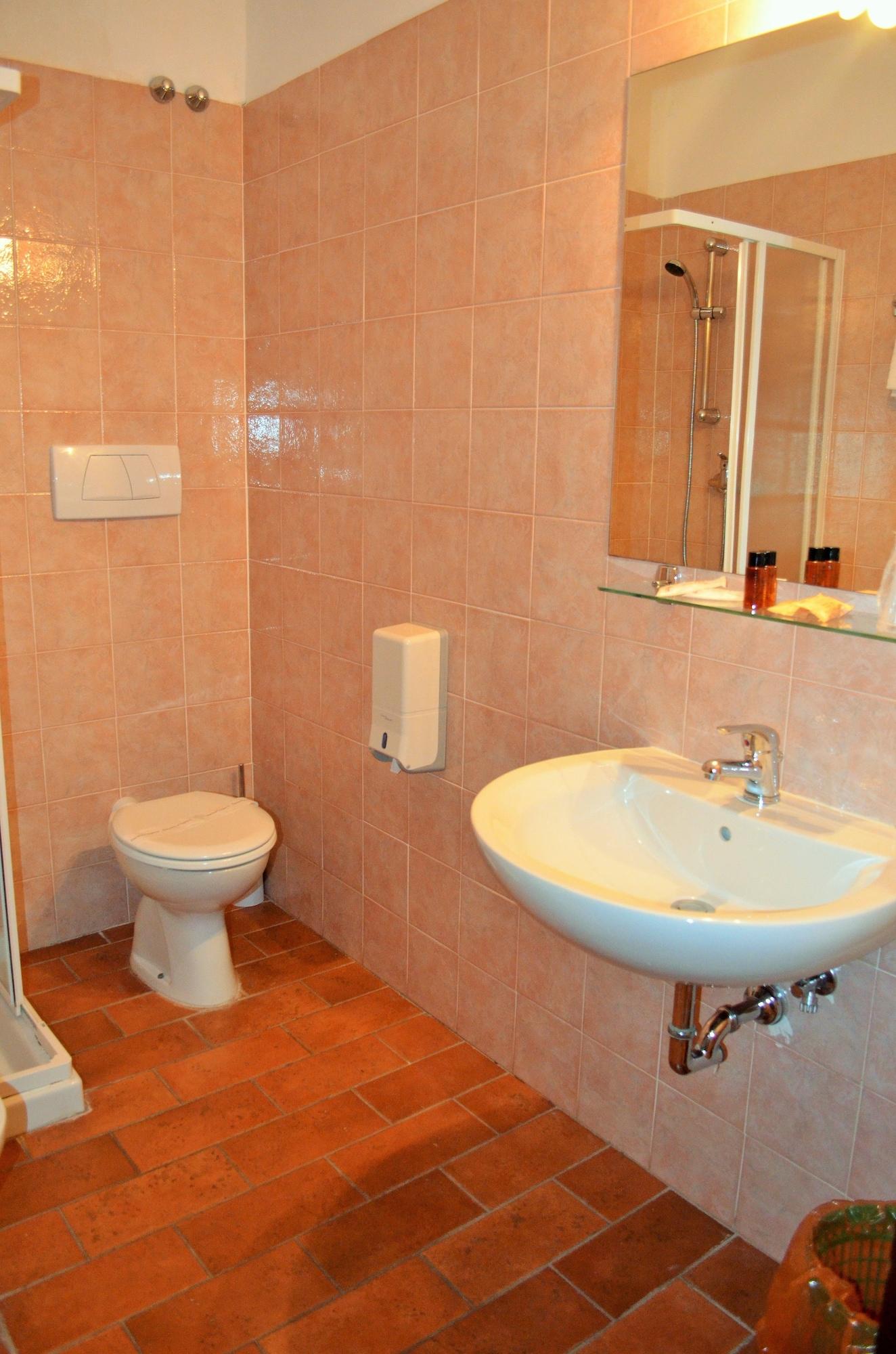 Hotel Oasi Neumann Кортона Екстериор снимка