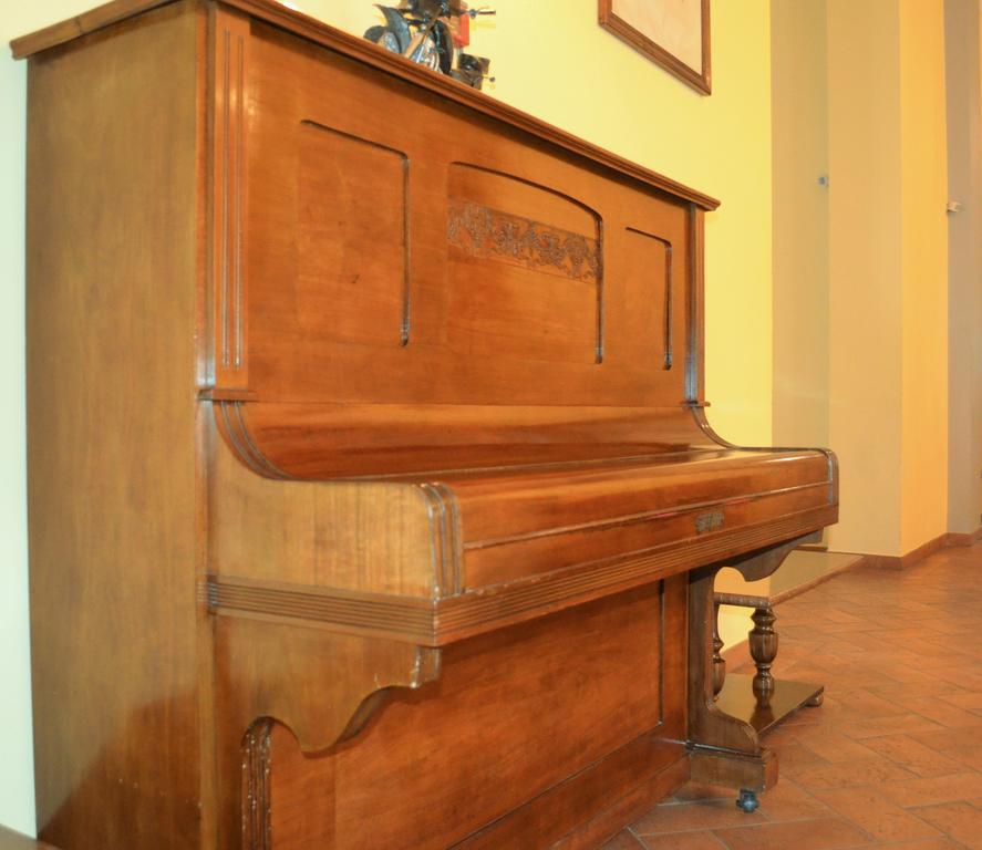 Hotel Oasi Neumann Кортона Екстериор снимка