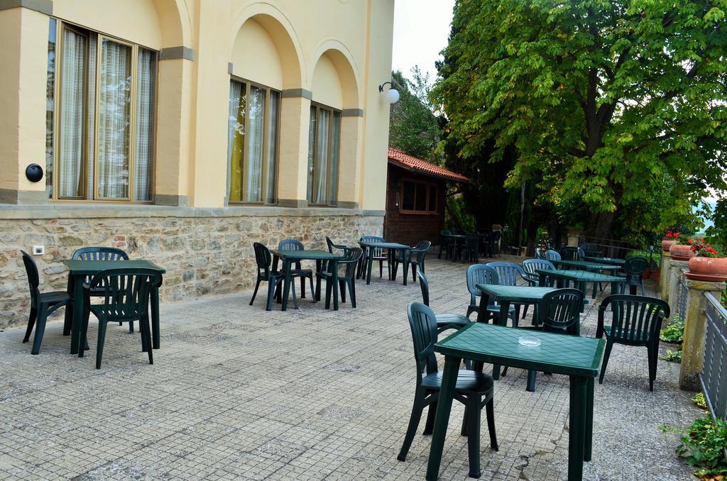 Hotel Oasi Neumann Кортона Екстериор снимка