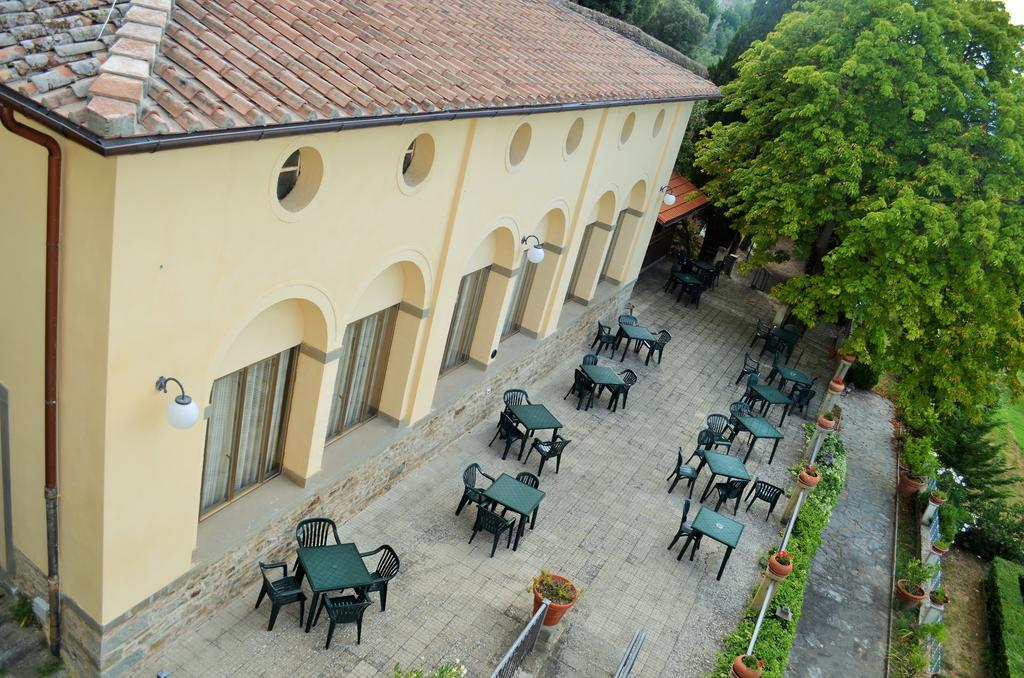 Hotel Oasi Neumann Кортона Екстериор снимка