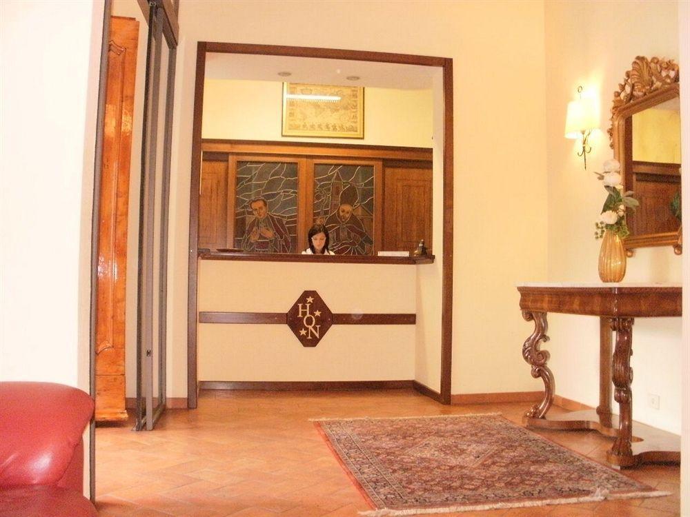 Hotel Oasi Neumann Кортона Екстериор снимка
