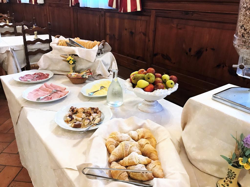 Hotel Oasi Neumann Кортона Екстериор снимка