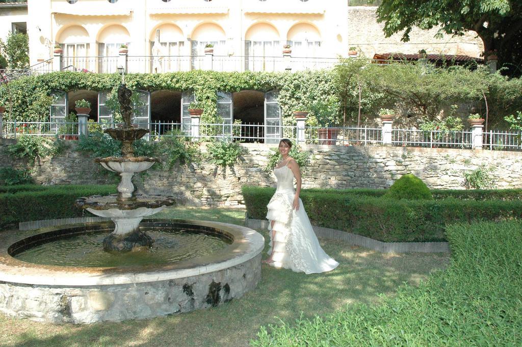 Hotel Oasi Neumann Кортона Екстериор снимка