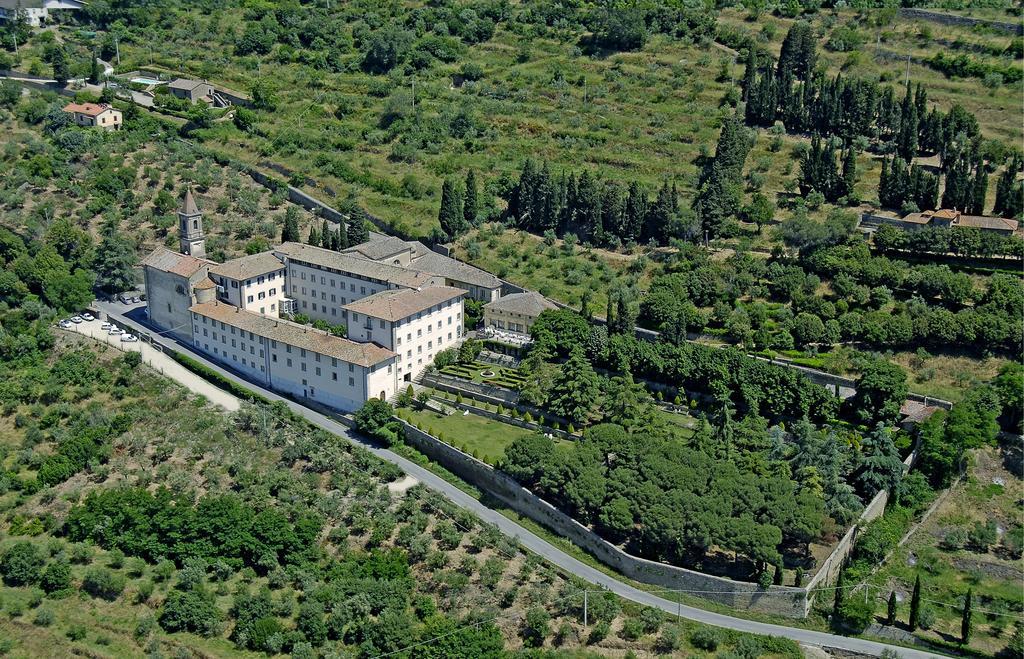 Hotel Oasi Neumann Кортона Екстериор снимка